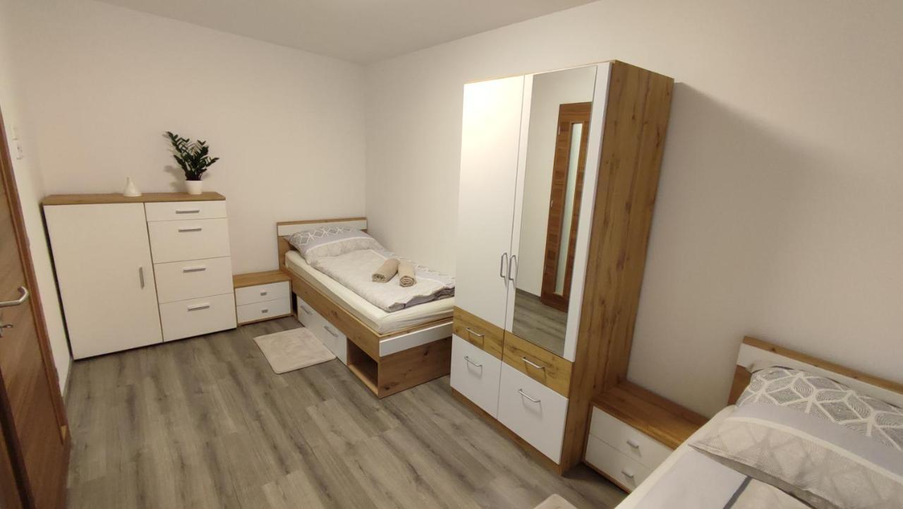 Panorama Apartmenthaus Vocklamarkt Exterior foto