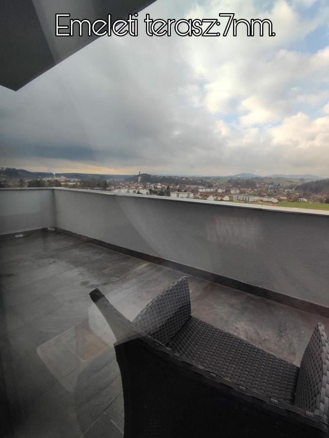Panorama Apartmenthaus Vocklamarkt Exterior foto